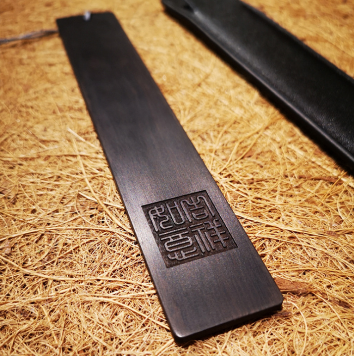 紅木書簽手工打磨而成配牛皮套保護(hù)套 可刻logo 中國風(fēng)禮品定制